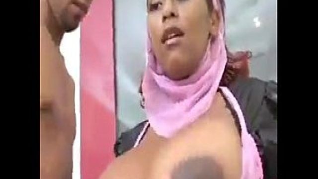 Türbanlı Kızın Göğüsleri Zevkle Okşadı