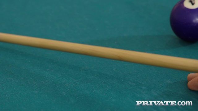 Hostes Kızları Bilardo Masasında Sikiyor