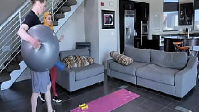 Seksi Türbanlı Plates Hocasıyla Düşüp Kalkıyor